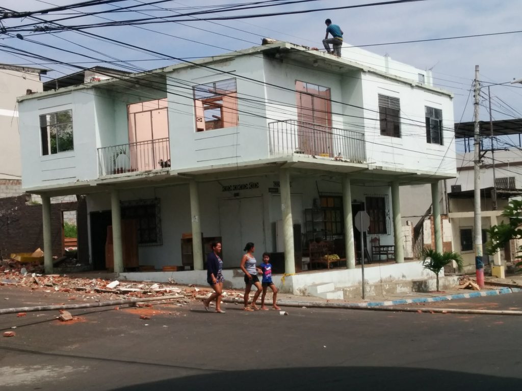 casas destruidas terremoto Manabi 2016 Manta Ecuador
