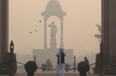 Nueva Delhi amaneció este jueves bajo un manto tóxico de contaminación