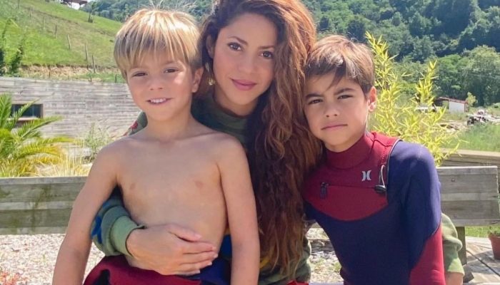 La cantante colombiana Shakira y sus hijos Sasha y Milan.jpg