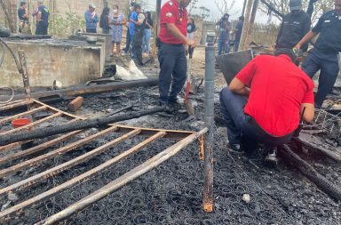 Incendio dejó sin nada a una familia de la comuna El Aromo de Manta
