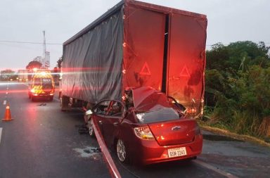 Accidente en el poblado Cerecita en la vía Guayaquil-Salinas.