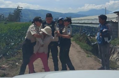 Mujer maltrata a bebé en Ambato