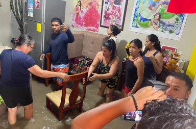 Un total de 13 familias se vieron afectadas debido a la fuerte lluvia que cayó sobre Manta la mañana de este jueves 23 de marzo del 2023.