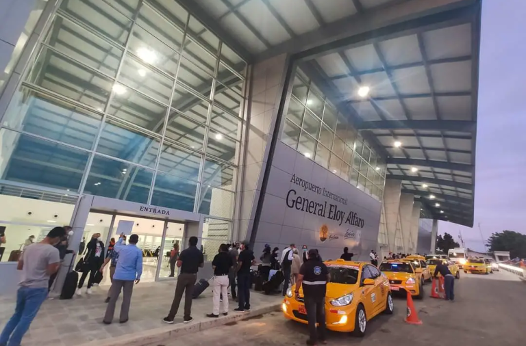 Manta-aeropuerto-Panamá