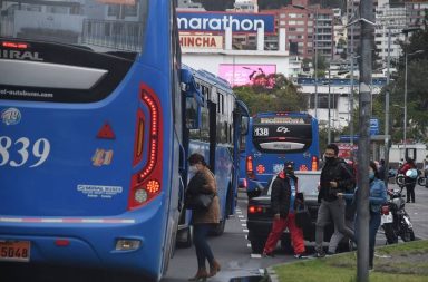 Dos sospechosos del asalto a los pasajeros de un bus urbano ocurrido en la avenida Simón Bolívar, en Quito, quedaron libres.