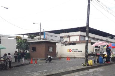 El hospital Sagrado Corazón de Jesús, de Quevedo, en la provincia de Los Ríos está sitiado de policías y militares.