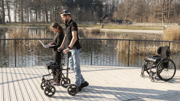 Parapléjico paralítico vuelve a caminar