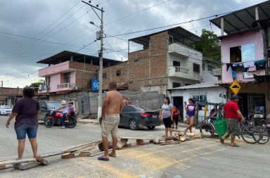 Protesta vía cerrada falta de agua