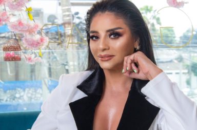 La actriz, cantante y presentadora Paola Farias sigue robando suspiros a sus casi 49 años de vida.