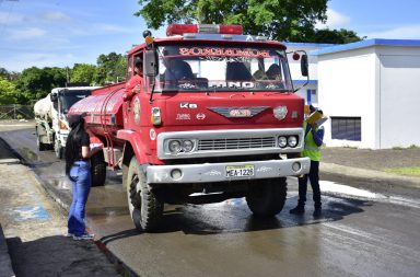 Aún continúa el abastecimiento de agua potable por medio de tanqueros a toda la ciudad.