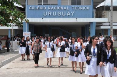 clases-presenciales-suspendidas-portoviejo-agua