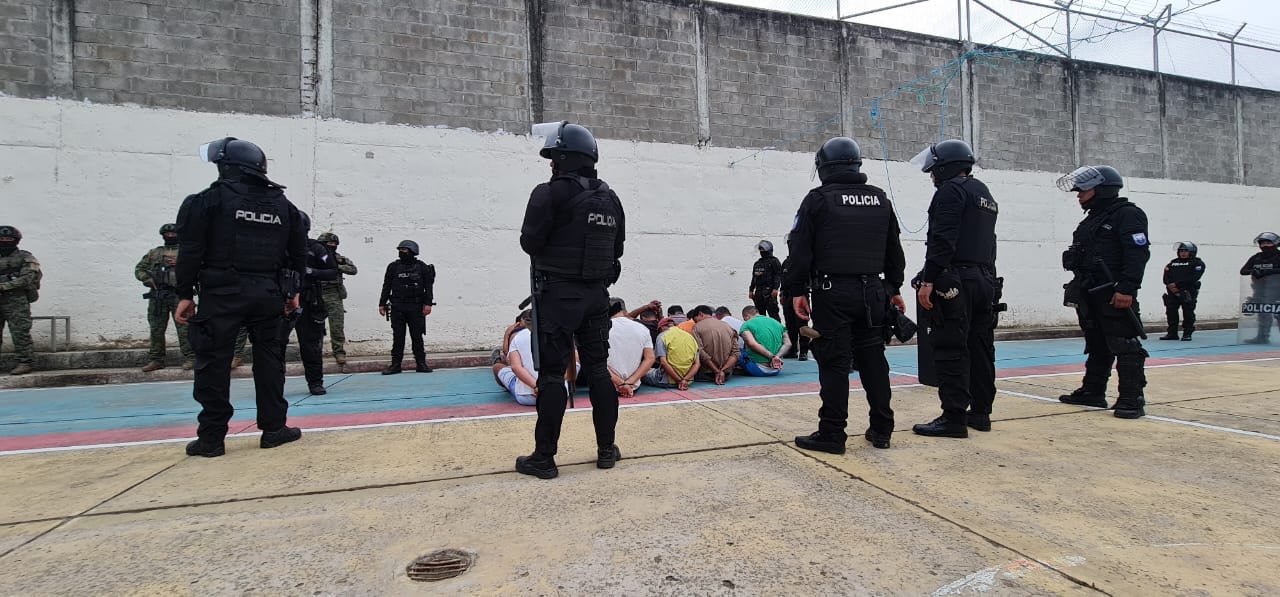 Policía Y Militares Realizan Controles En Cárceles De Manabí El Policía Y Militares Realizan Controles En Cárceles De Manabí El