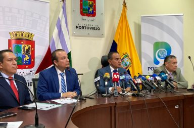 El alcalde de Portoviejo continúa laborando con normalidad