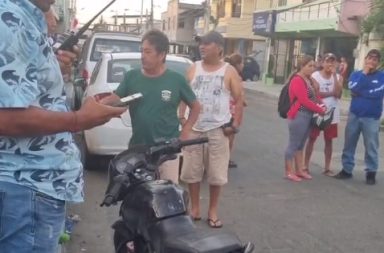 A un ciudadano extranjero lo balearon mientras circulaba en una motocicleta por el barrio Buenos Aires de Manta.