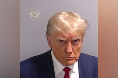 Donald Trump permaneció unos 20 minutos en la cárcel y salió tras pagar una fianza