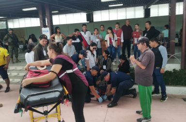 Una mujer sufre caída después de sufragar, en Portoviejo