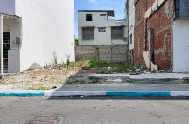 En algunas calles de Tarqui, en la ciudad de Manta, reina hoy la soledad, la mendicidad, el abandono y el trabajo sexual.