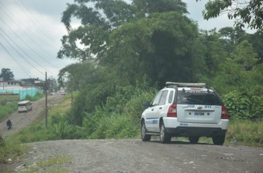 Varios sujetos, que vestían prendas policiales, secuestraron al chofer de un camión