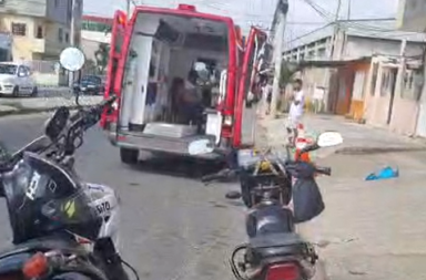 Choque de dos motocicletas dejó a sus conductores heridos, en Manta