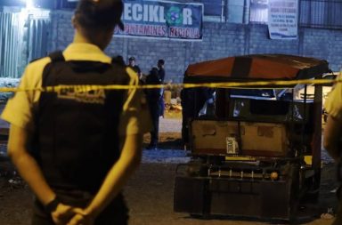 En tres fundas en las que usualmente se deposita basura fueron colocados los restos desmembrados de una persona.