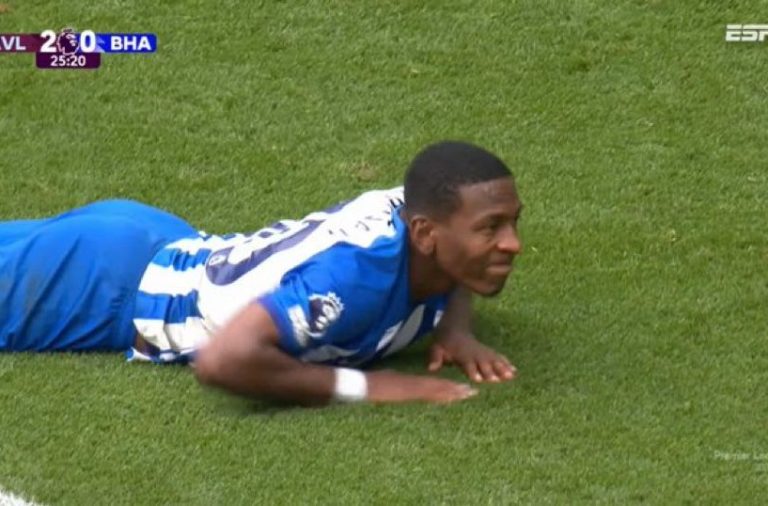Pervis Estupiñán marcó autogol en Brighton vs. Aston Villa