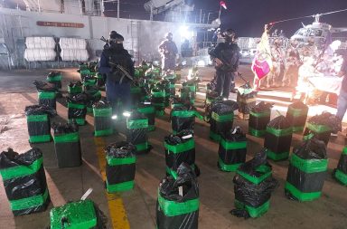Cerca de tonelada y media de droga llegó en un buque de la Armada del Ecuador al puerto de Manta, en Manabí.