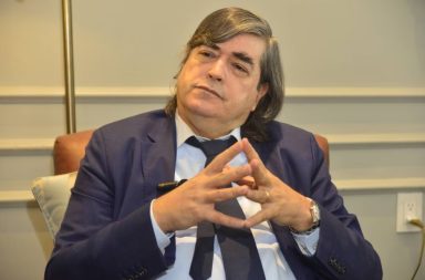 El periodista peruano-estadounidense Jaime Bayly, denunció haber pasado "un muy mal rato" en Guayaquil.