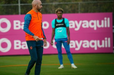 A horas del partido con Uruguay se desconoce la posible alineación de Ecuador, pero el técnico Félix Sánchez Bas habló de "cambios".