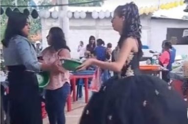 Una quinceañera mexicana se volvió viral en TikTok al establecer una regla estricta para su fiesta de 15 años.