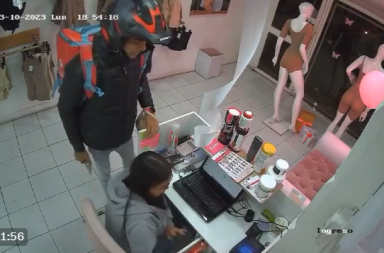 Falso repartidor asalta a dos trabajadoras de una tienda, en Quito
