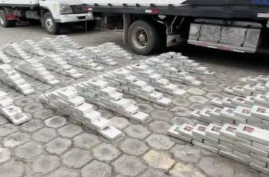 Agentes de la Policía Nacional detectaron media tonelada de cocaína que era transportada a bordo de un camión.