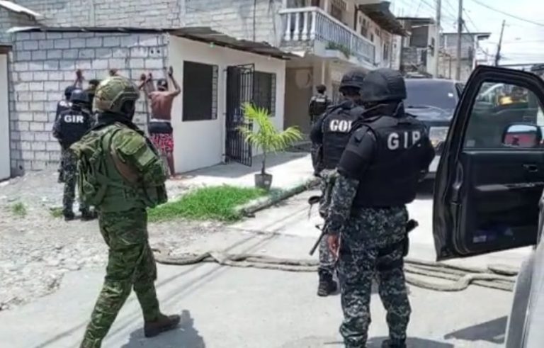Un operativo entre policías y militares permitió la detención de ocho supuestos miembros de la banda Los "Tiguerones".
