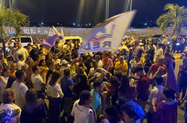 Caravanas en varias ciudades de Ecuador por el triunfo de Daniel Noboa
