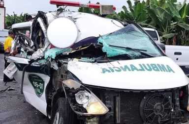 Ambulancia se accidenta y deja como saldo un fallecido