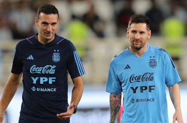 Messi puede seguir jugando, pero la decisión en suya, dice Scaloni