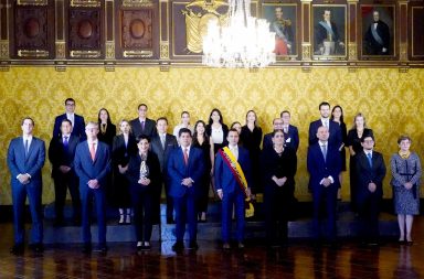 La mañana de este domingo, 26 de noviembre del 2023, el Presidente Daniel Noboa se tomó junto a su gabinete ministerial la foto oficial.