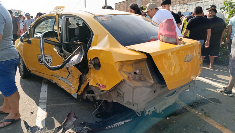 Un muerto y varios heridos en accidente de tránsito en la vía Manta-Jaramijó