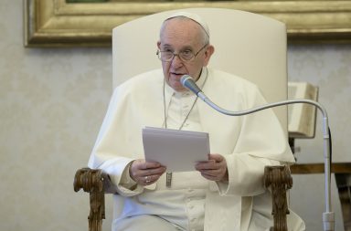 El Papa Francisco dice que padece "una inflamación pulmonar"