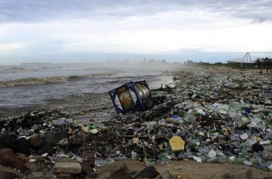 Descubren cómo detectar plástico en los océanos