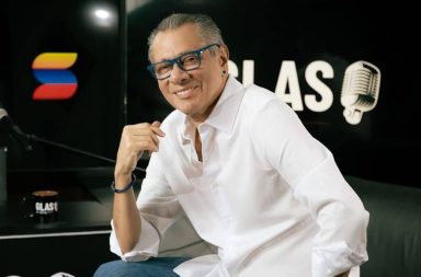 Jorge Glas le desea éxitos al presidente Daniel Noboa
