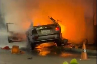 Un peculiar asalto que terminó con la explosión de un auto se registró en una discoteca en el norte de Guayaquil.
