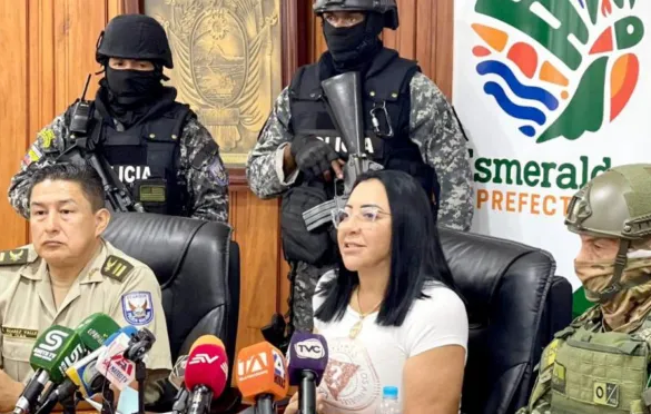 Prefecta de Esmeraldas señala a periodistas por muerte de funcionarios