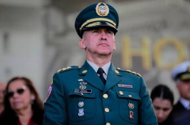 Jefe del Ejército, por celos, mandó a investigar a profesor de su esposa