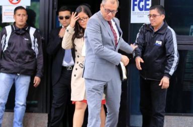 La Fiscalía ordena detención del exvicepresidente Jorge Glas