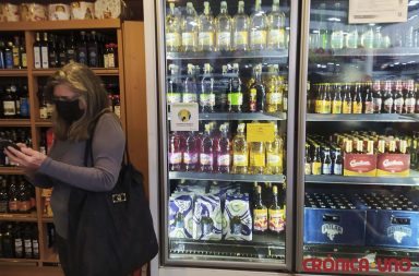 La OMS pide a los países que aumenten impuestos al alcohol y bebidas azucaradas