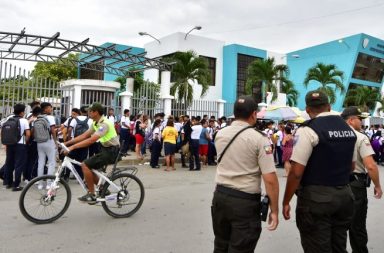 Más de 120 maestros han presentado quejas y hasta denuncias formales tras haber recibido amenazas de muerte.