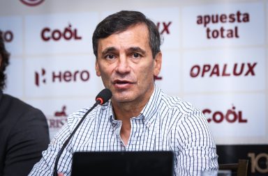 Fabián Bustos es el nuevo director técnico del Universitario de Perú