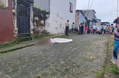 Más de diez disparos recibió un hombre la mañana de este sábado 23 de diciembre de 2023 en Santo Domingo de los Tsáchilas.