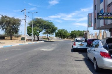 Migrantes invaden las casas abandonadas en Tarqui