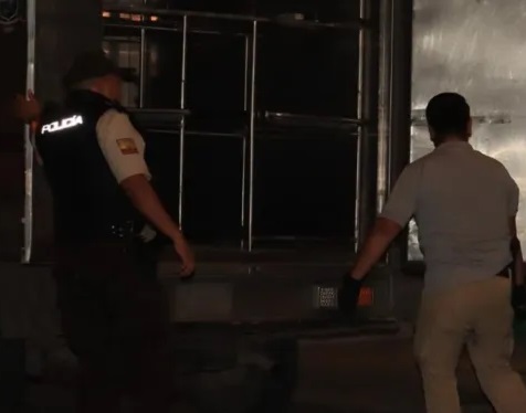 Una mujer muere en medio de un intento de robo